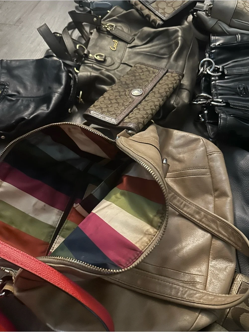 16 Authentic Coach Bags & Wallets Reseller Lot | Leather,Signature,Modern Styles